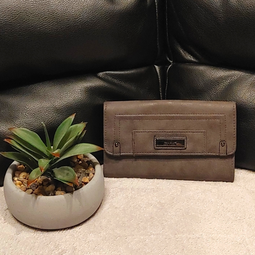 🌺BOGO🌺Nicole Miller New York Wallet